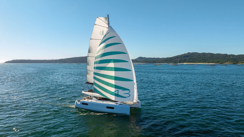 Lagoon 43 — manufacturer photo
